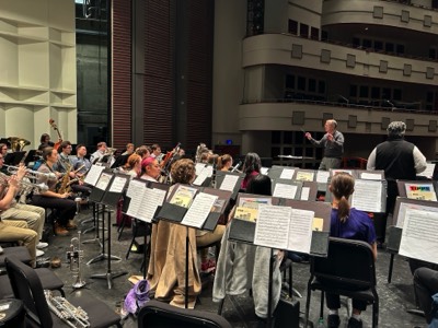 Full Circle - Moss rehearses the Univeristy of Iowa Symphony Band at the 88th ABA Convention (2023). Mvmt. 3 - Concerto for Clarinet and Wind Ensemble (Ticheli). Jorge Montilla, soloist 