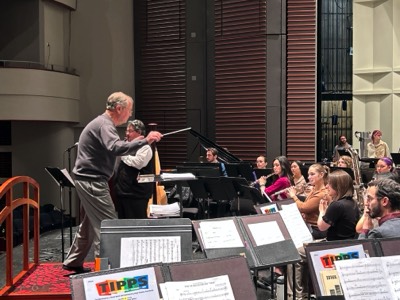  Full Circle - Moss rehearses the Univeristy of Iowa Symphony Band at the 88th ABA Convention (2023). Mvmt. 3 - Concerto for Clarinet and Wind Ensemble (Ticheli). Jorge Montilla, soloist 