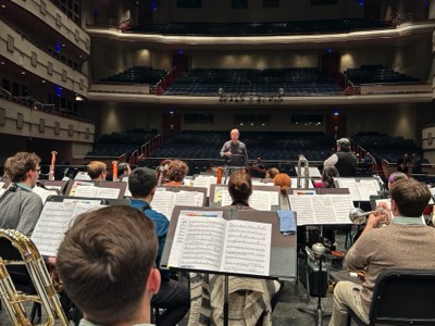  Full Circle - Moss rehearses the Univeristy of Iowa Symphony Band at the 88th ABA Convention (2023). Mvmt. 3 - Concerto for Clarinet and Wind Ensemble (Ticheli). Jorge Montilla, soloist 