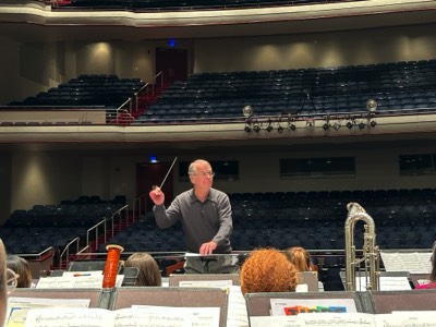  Moss rehearses the Univeristy of Iowa Symphony Band at the 88th ABA Convention (2023).  